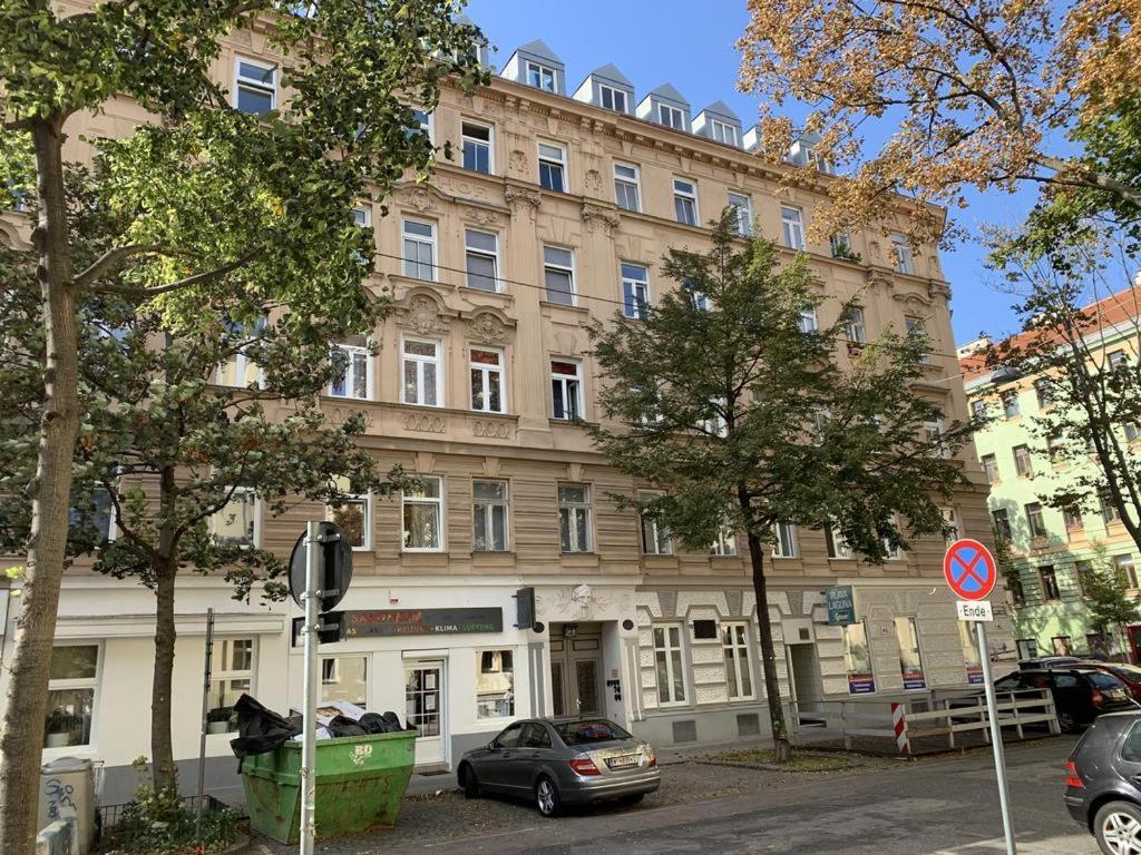 One-Bedroom Apartment,1053996448:JPEG